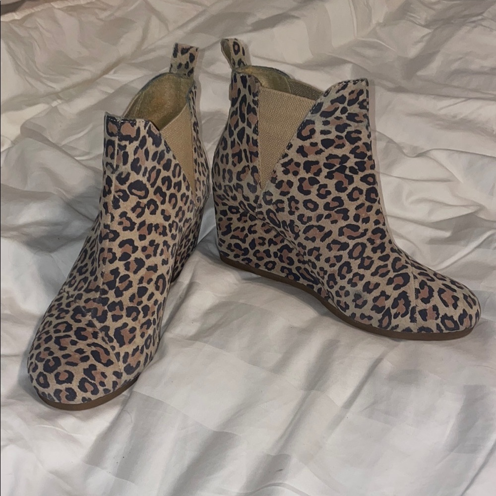 Toms Brown and Black Ankle Boots Sleek Chelsea Style